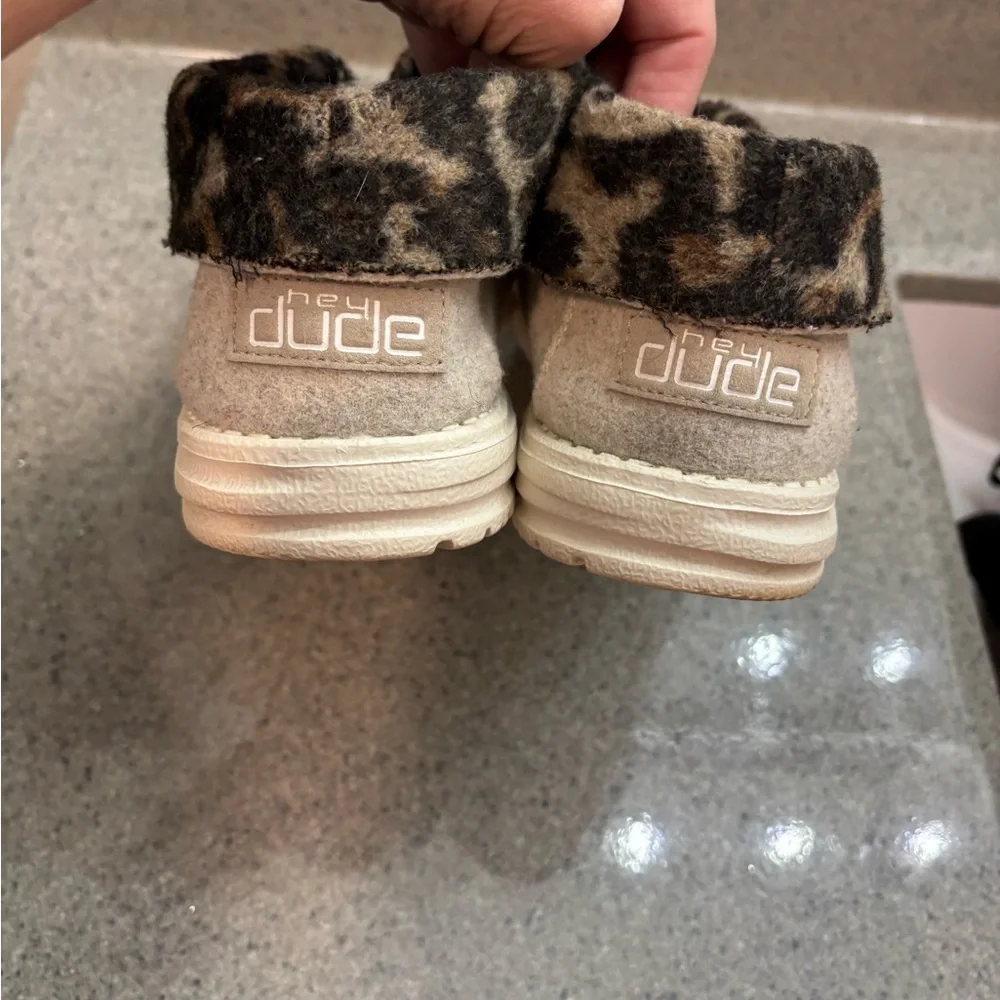 Hey Dude Cream Loafers with Leopard Print - Picture 4 of 6